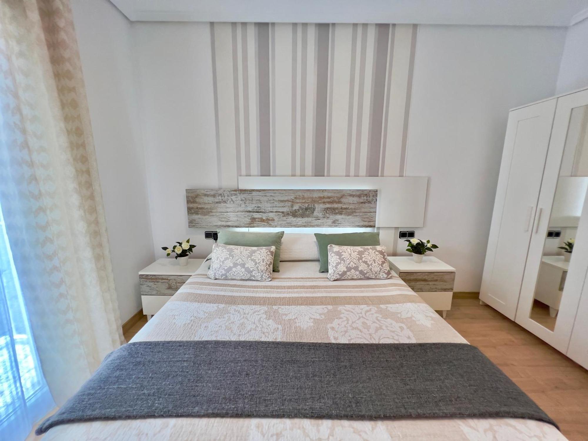 Cozy Apartment In Valencia! Wi-Fi ! Bagian luar foto