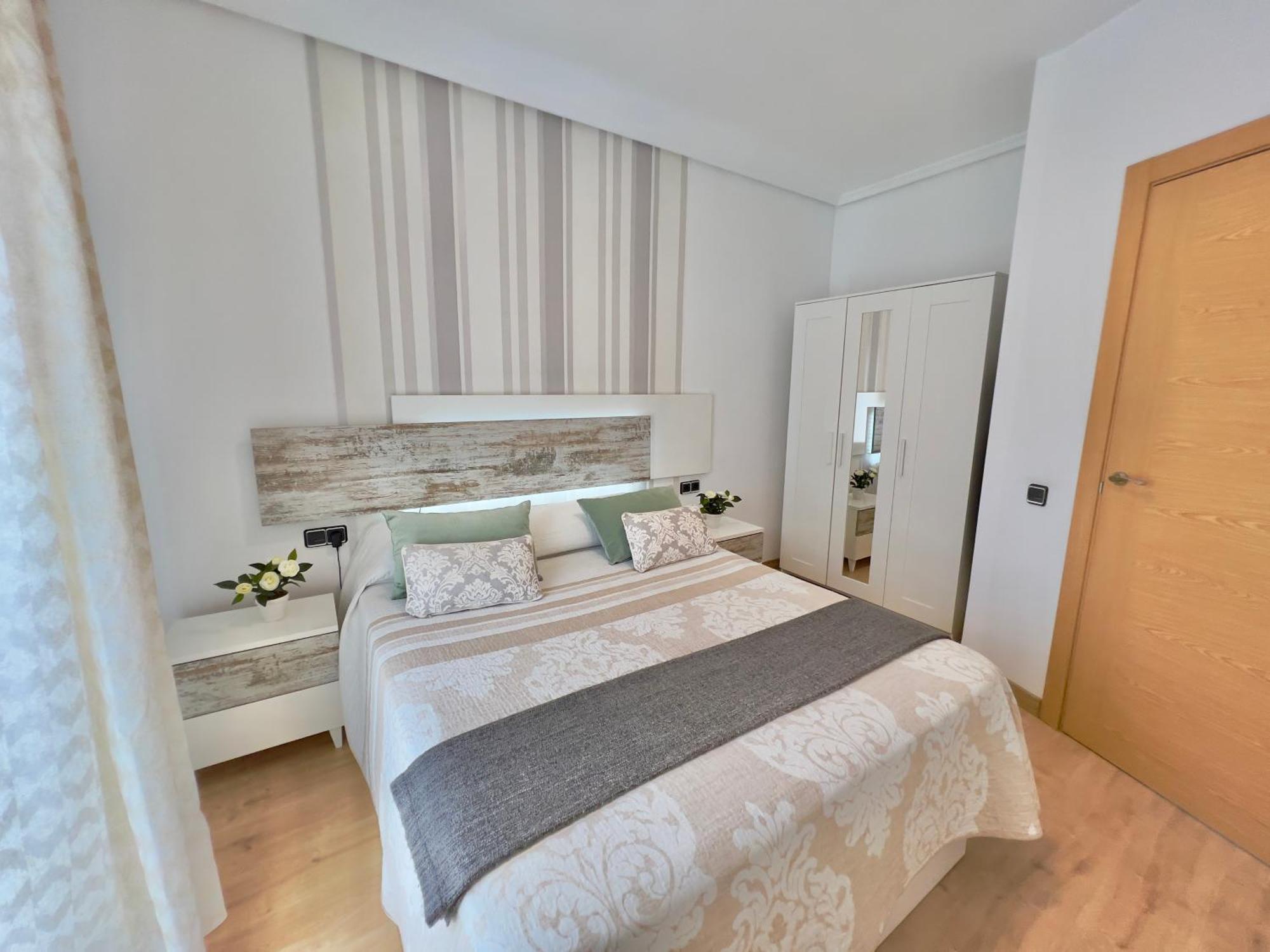 Cozy Apartment In Valencia! Wi-Fi ! Bagian luar foto