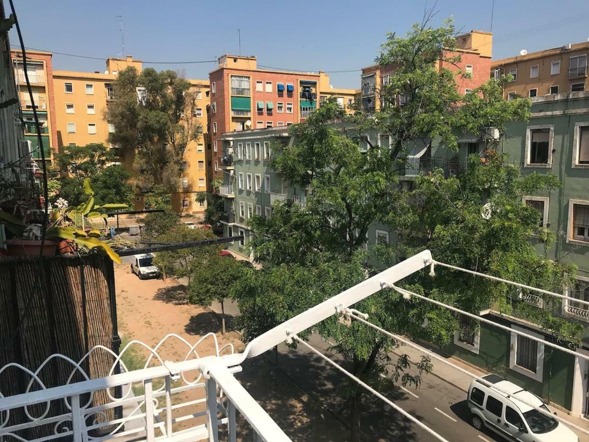Cozy Apartment In Valencia! Wi-Fi ! Bagian luar foto